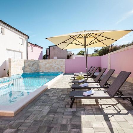 Apartman Laura Vir Exteriér fotografie