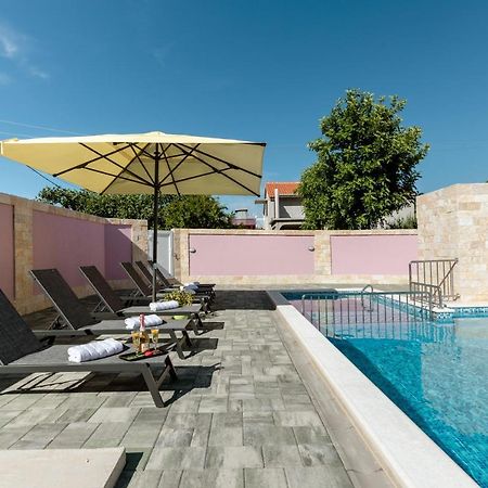 Apartman Laura Vir Exteriér fotografie