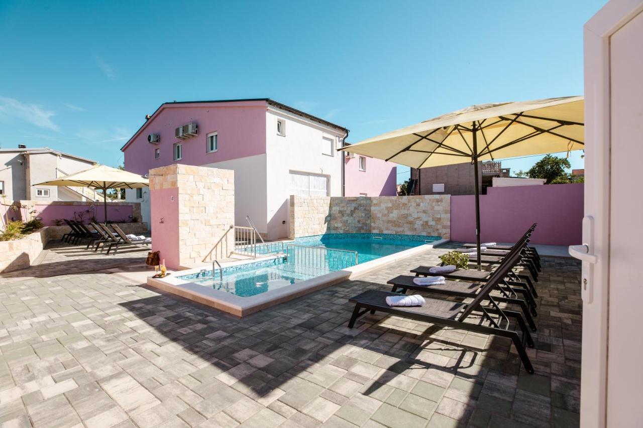 Apartman Laura Vir Exteriér fotografie
