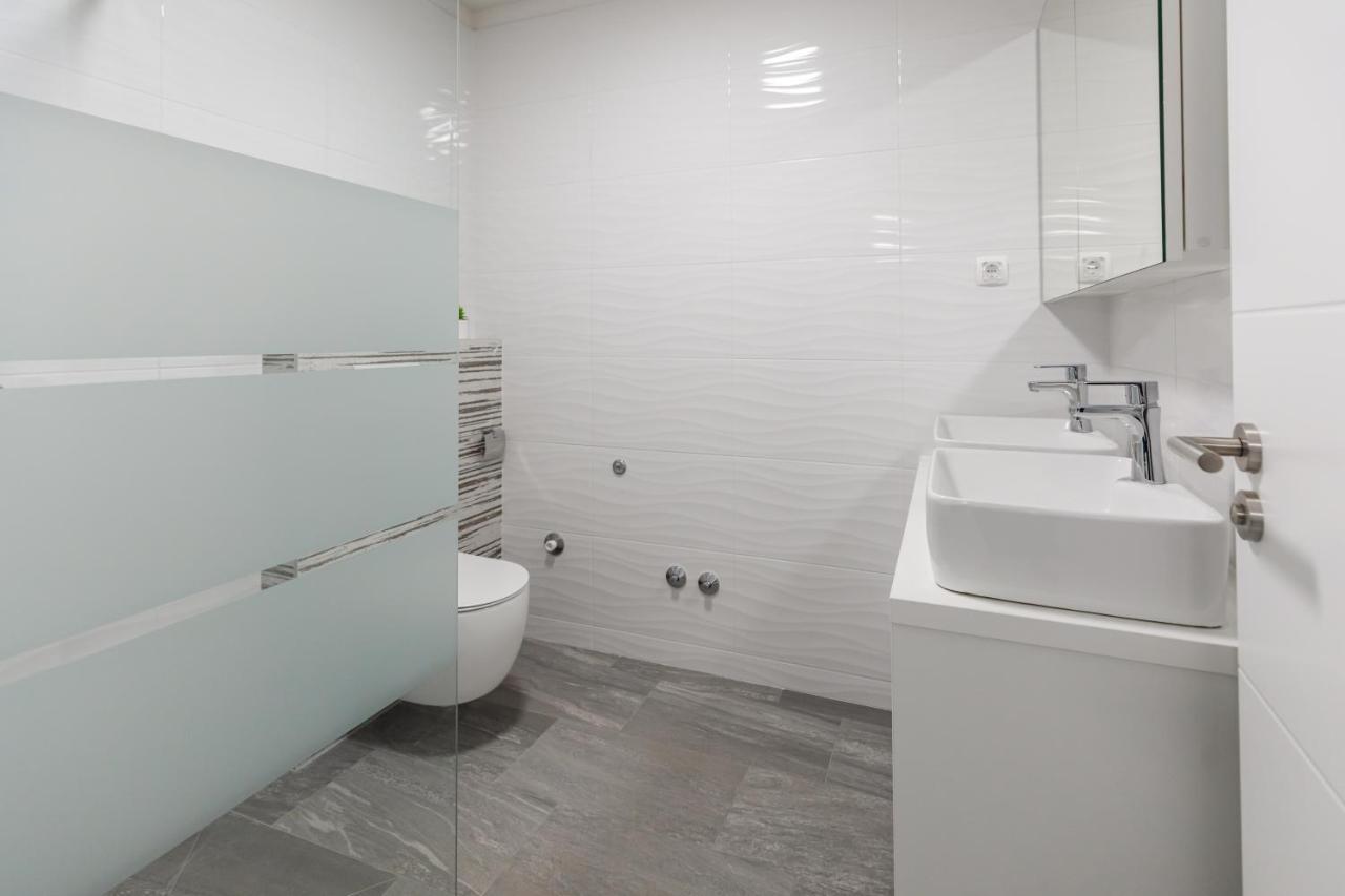 Apartman Laura Vir Exteriér fotografie