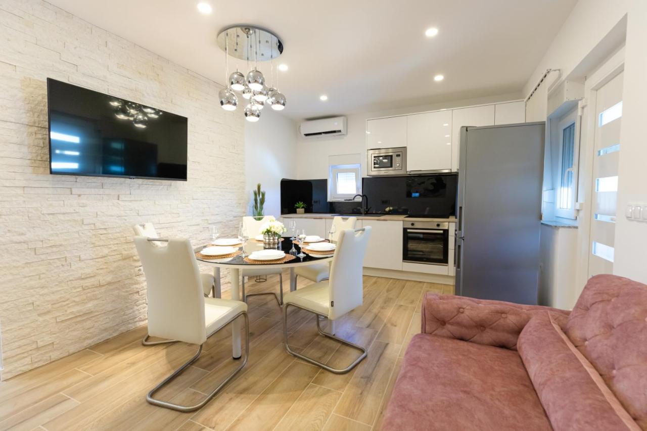 Apartman Laura Vir Exteriér fotografie