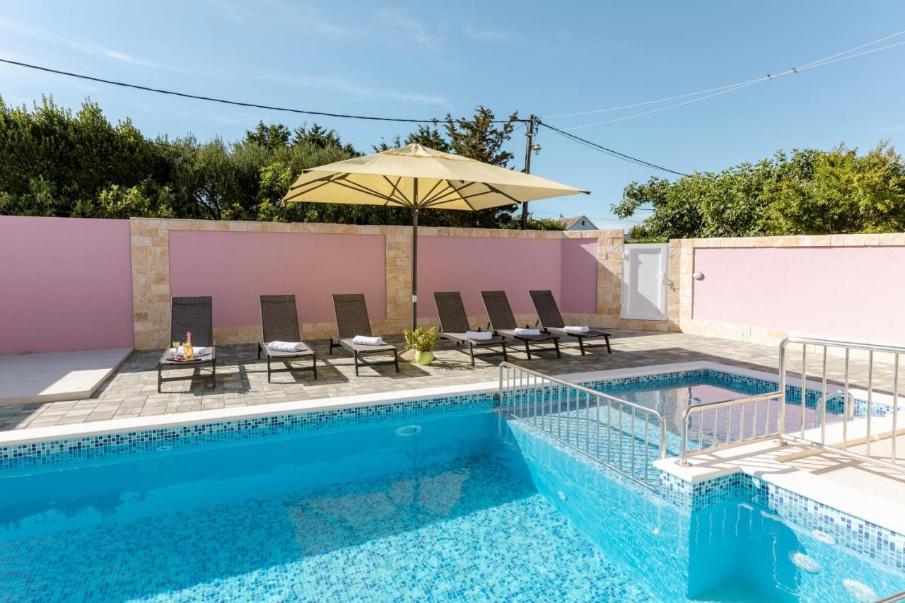 Apartman Laura Vir Exteriér fotografie