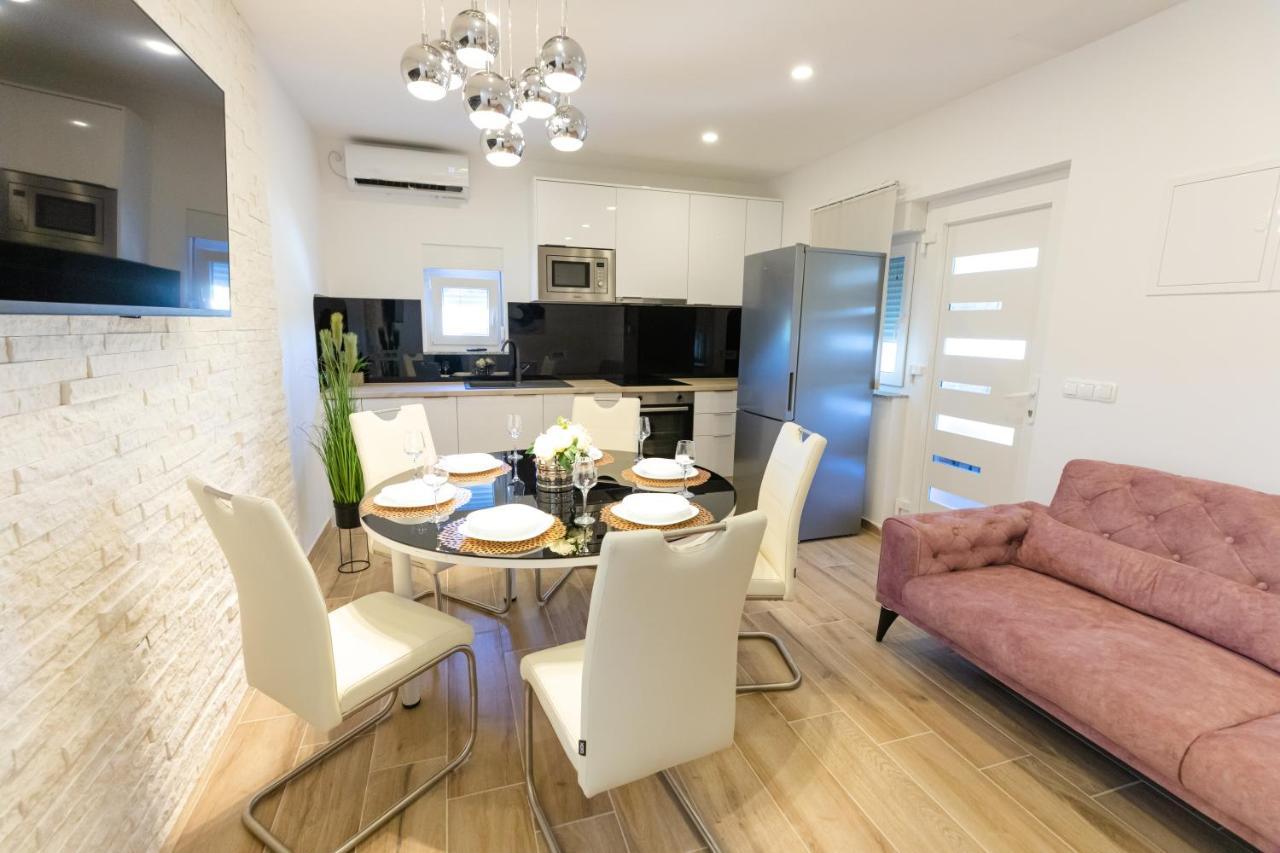 Apartman Laura Vir Exteriér fotografie