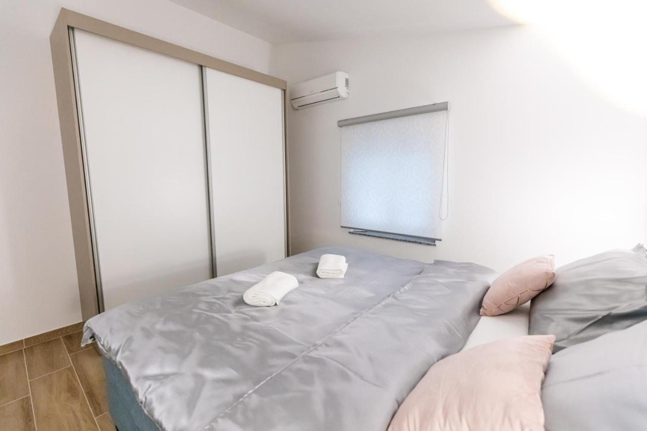 Apartman Laura Vir Exteriér fotografie