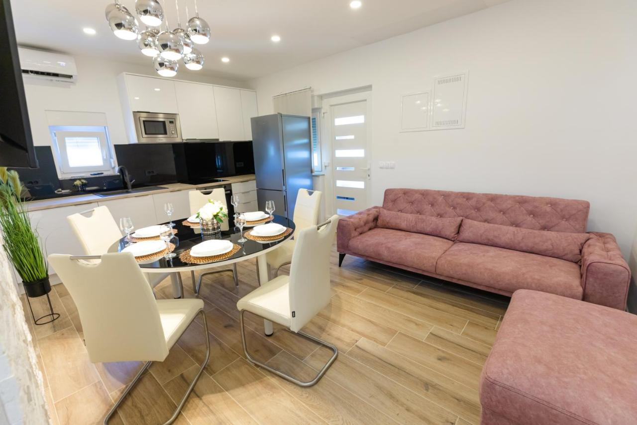 Apartman Laura Vir Exteriér fotografie