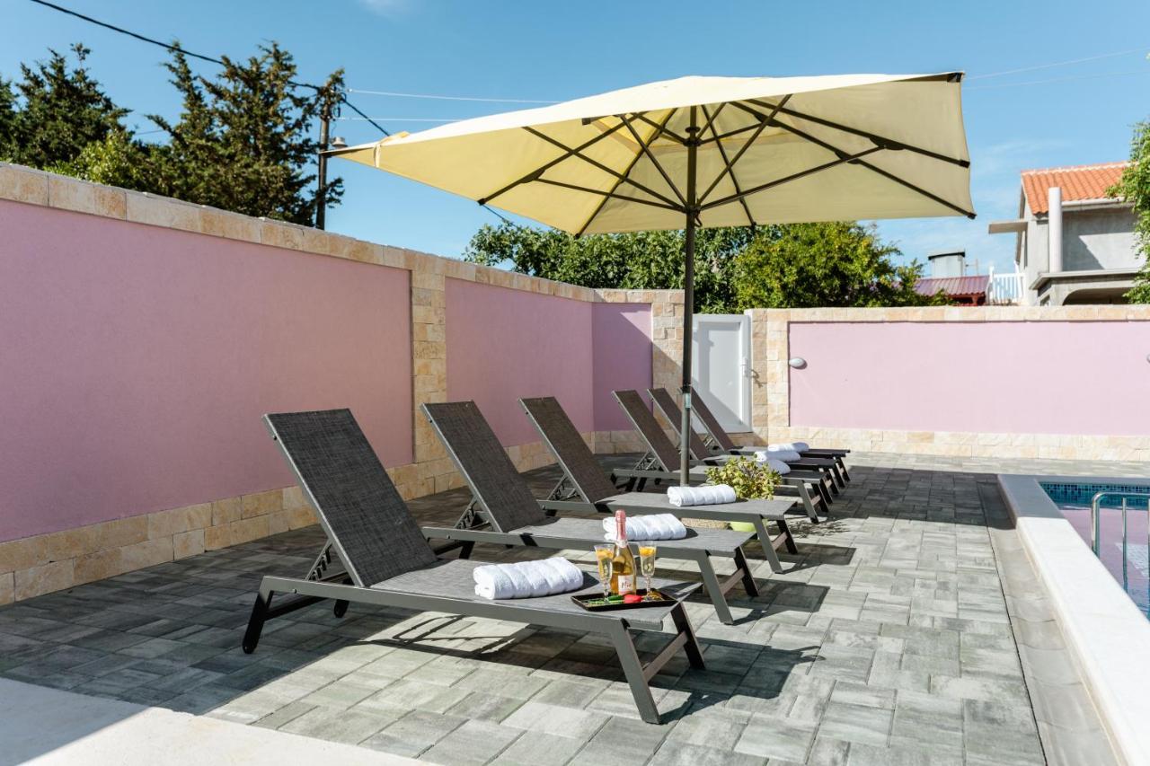 Apartman Laura Vir Exteriér fotografie