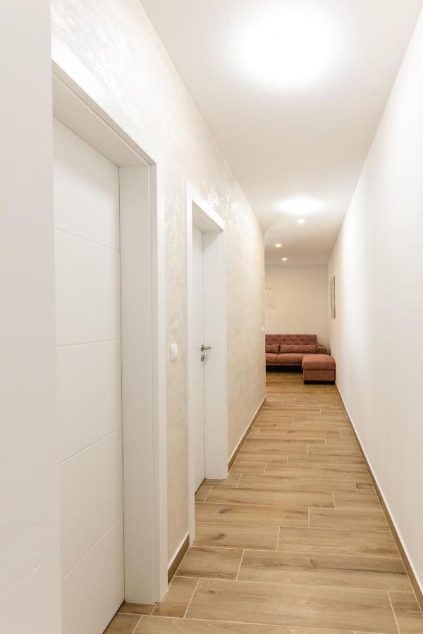 Apartman Laura Vir Exteriér fotografie