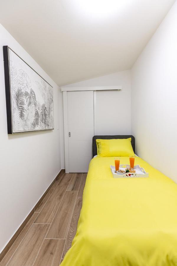 Apartman Laura Vir Exteriér fotografie