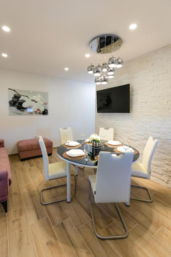 Apartman Laura Vir Exteriér fotografie
