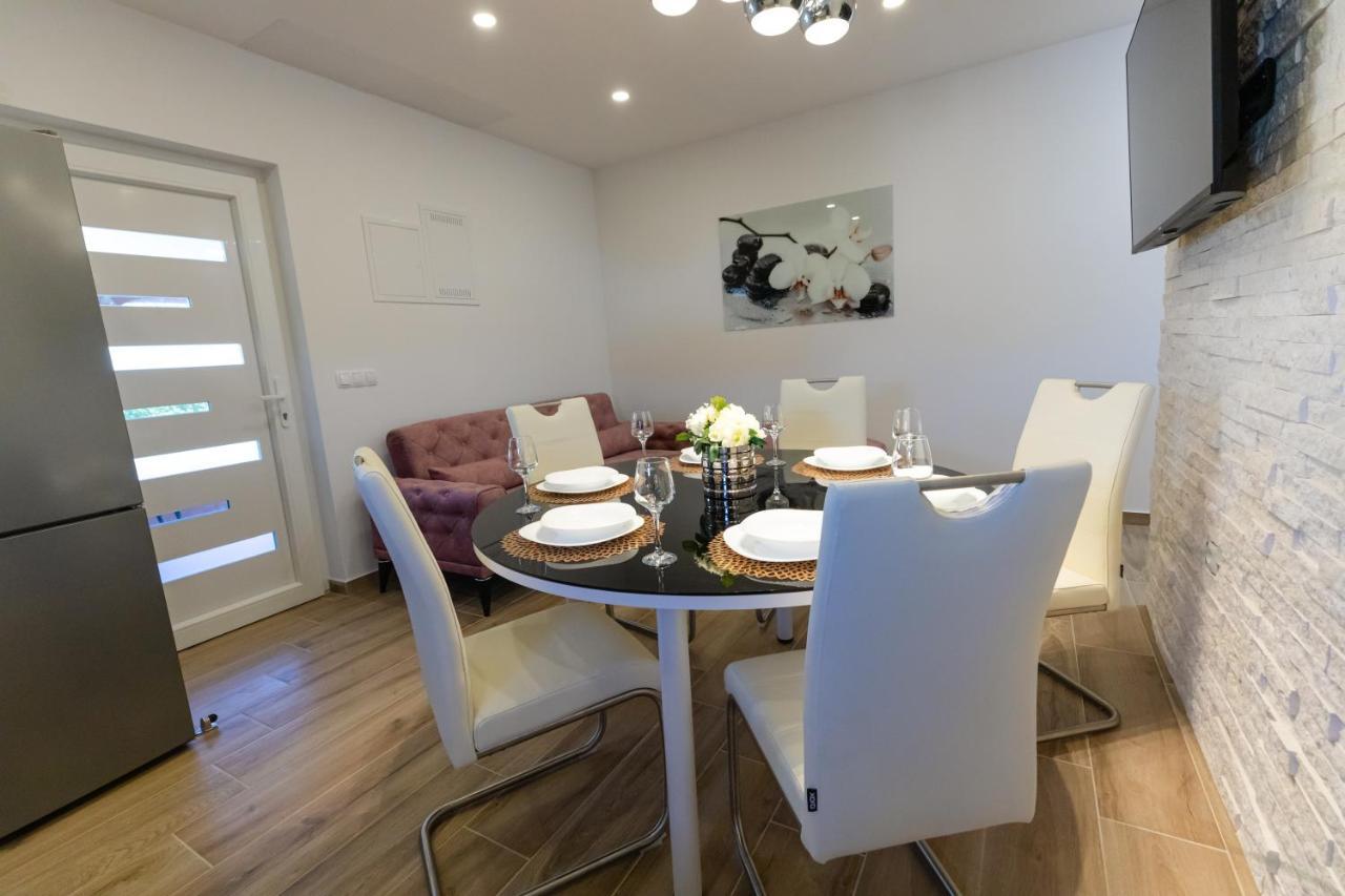 Apartman Laura Vir Exteriér fotografie
