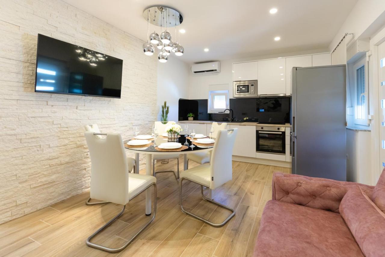 Apartman Laura Vir Exteriér fotografie