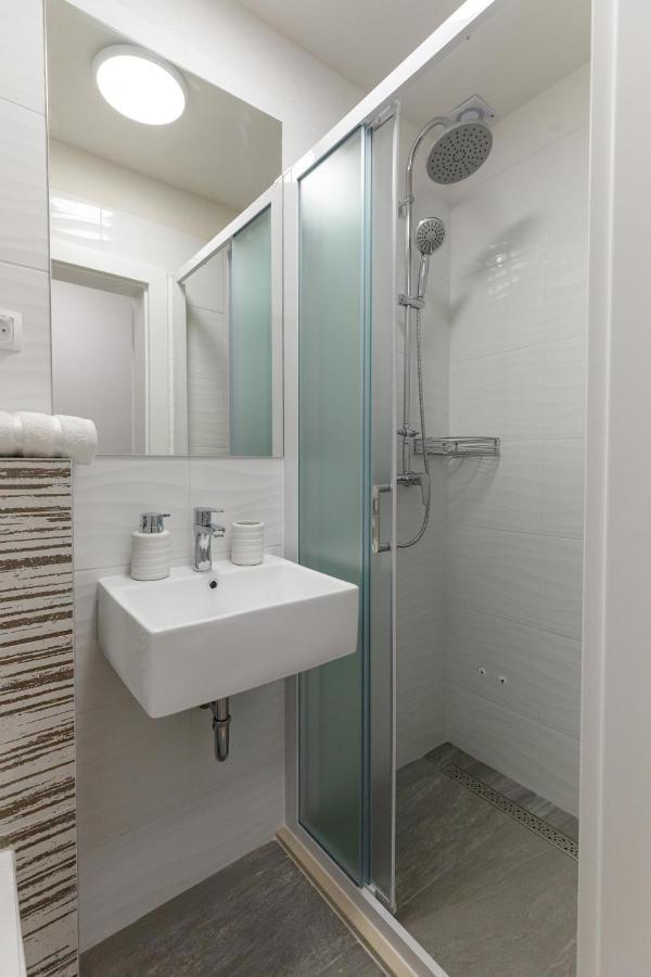 Apartman Laura Vir Exteriér fotografie